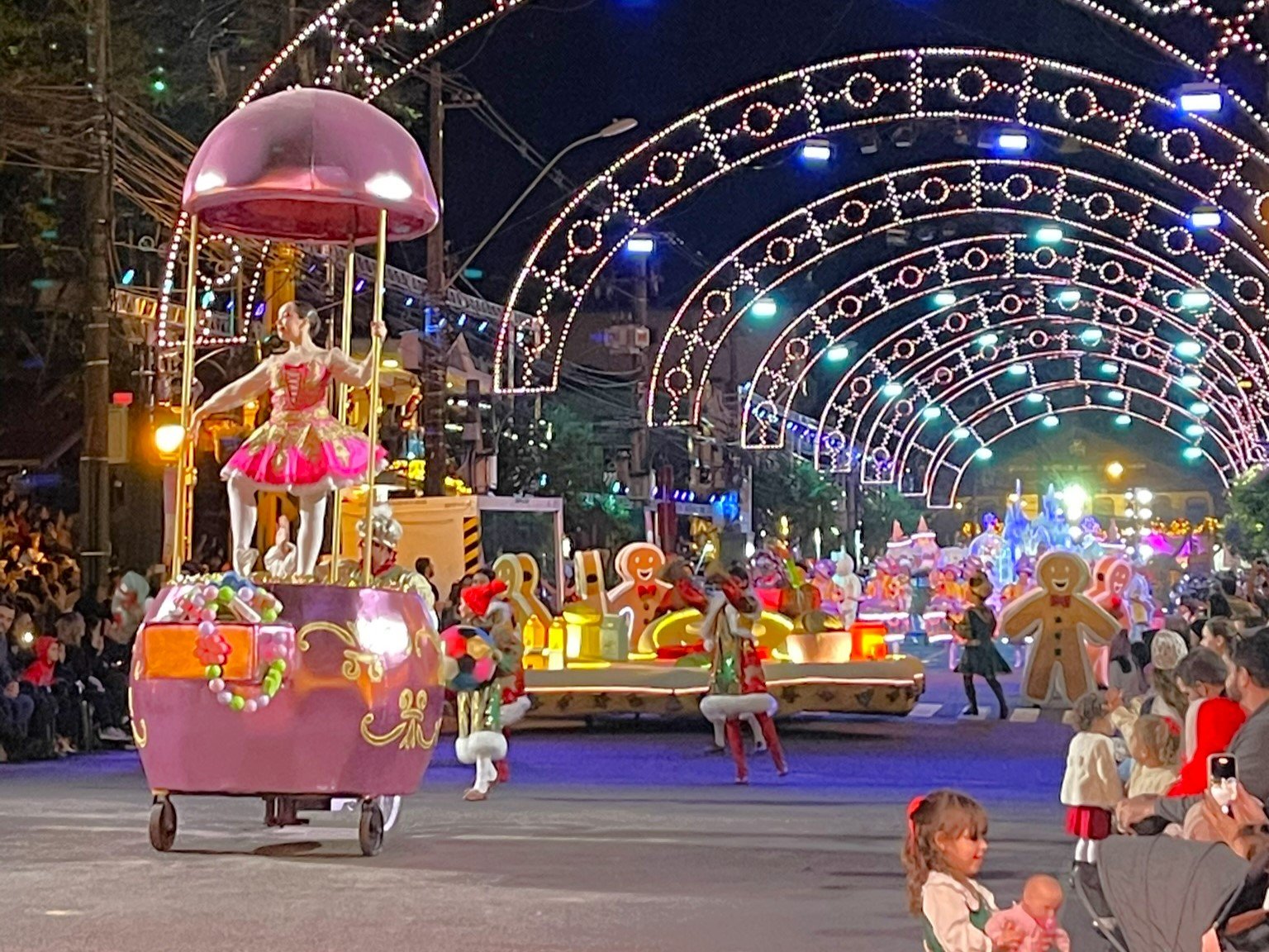 O Grande Desfile de Natal: conheça o espetáculo do Natal Luz de Gramado 2026